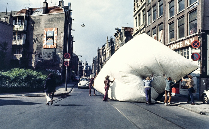 Eventstructure Research Group, Cushion, 1969. Courtesy Theo Botschuijver.