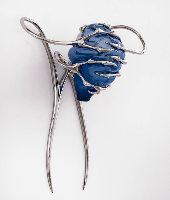 Hannah Levy,&nbsp;Untitled, 2025. Stainless steel, glass, 31 ×37 ×16 inches. Courtesy of the artist and MASSIMODECARLO. Photo: Adam Reich. 