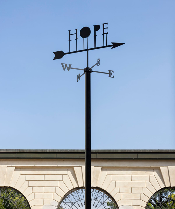 Shilpa Gupta, Hope, 2026. Courtesy of the artist, Galleria Continua and neugerriemschneider. Photo: Andrea Rossetti. 